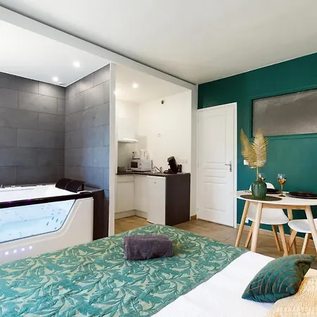 And - Apartment Cannes